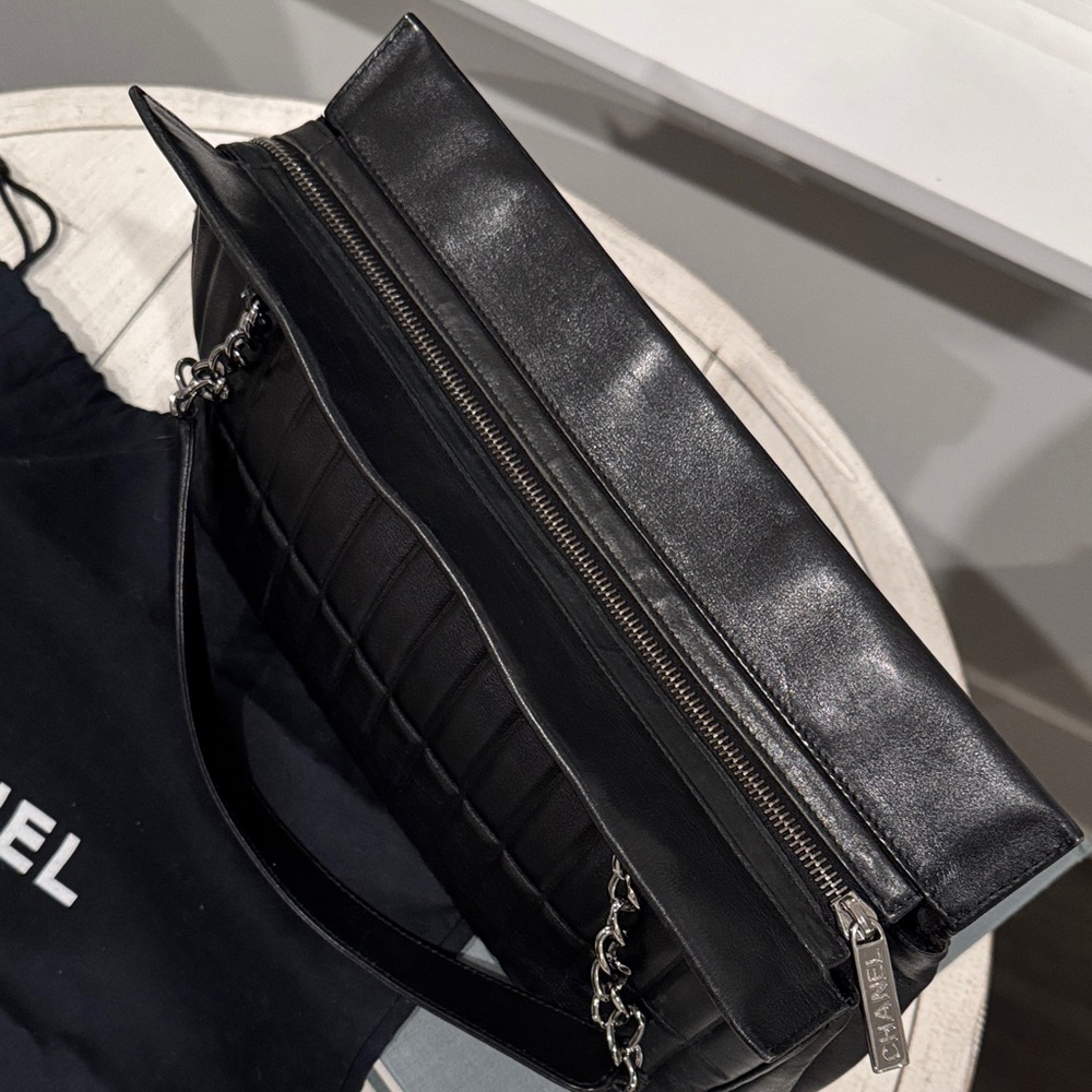 Chanel Vertical Quilted LAX Shoulder Bag - Picture 4 of 14